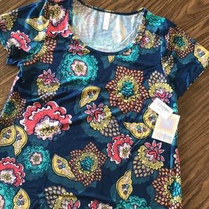 LulaRoe Classic T- Large